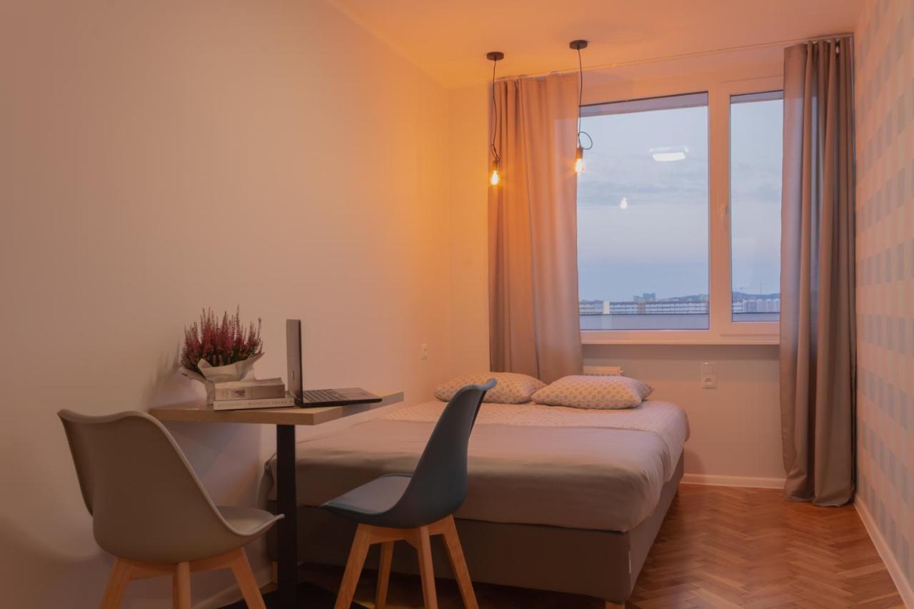 Initium Rooms - Pokoje Na Wynajem - Obroncow Wybrzeza 4D Гданьск Экстерьер фото